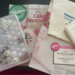Wilton Basic Cake Decorating Kit gently used